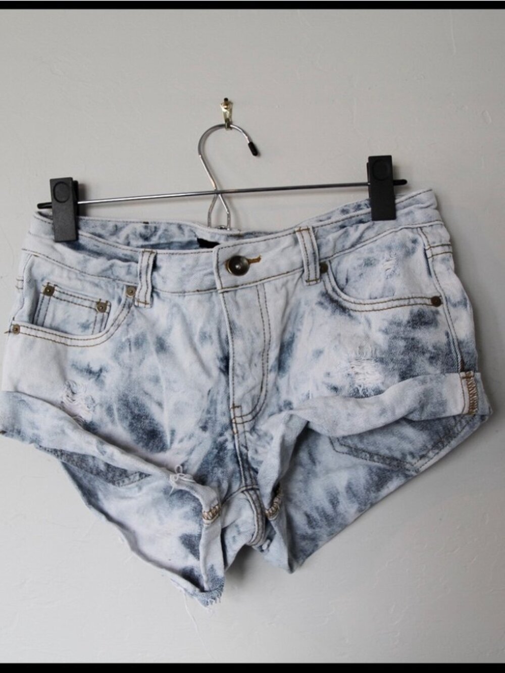 Billabong acid wash jean shorts 25